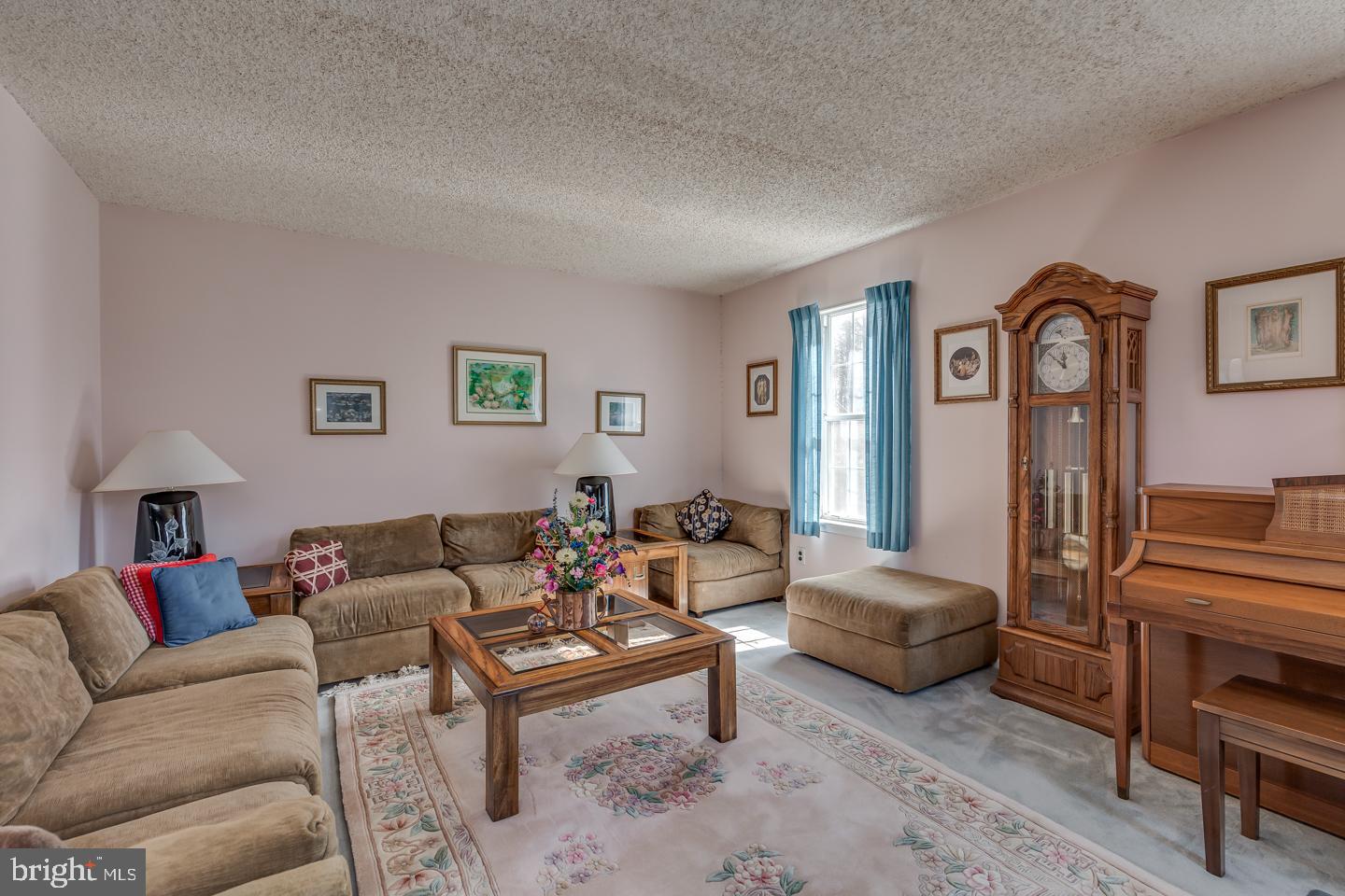 113 Heath Road Medford, NJ 08055 - Photo 3 of 38 Living Room