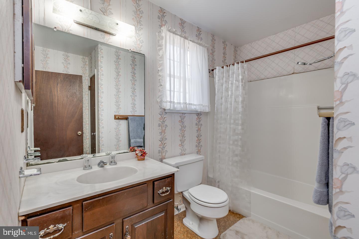 113 Heath Road Medford, NJ 08055 - Photo 21 of 38 Full Hall Bathroom