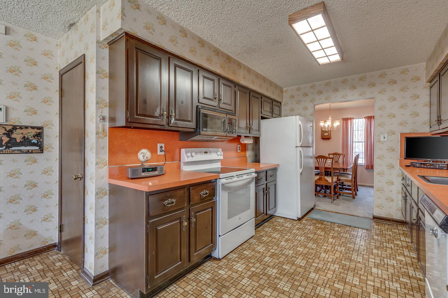 113 Heath Road Medford, NJ 08055 - Photo 7 of 38 Kitchen