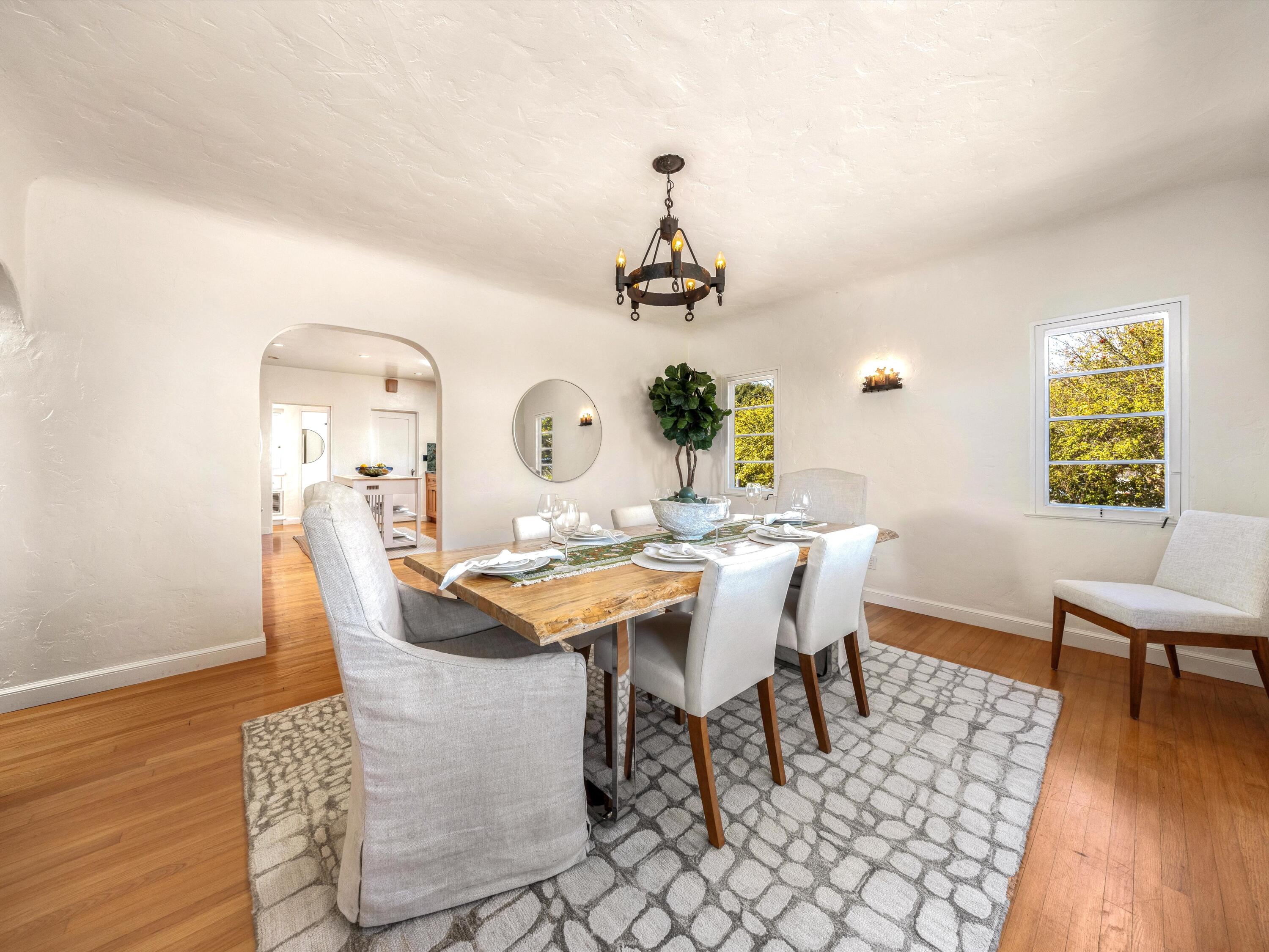 906 Weldon Road Santa Barbara, CA 93109 - Photo 10 of 31 Dining room looking towards kitchen