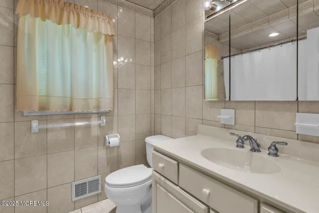 $749,900 | 201 Dogwood Lane, Lincroft, NJ 07738