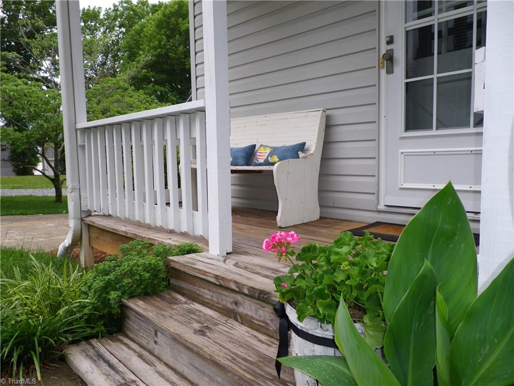 1596 Beckner Road Lexington, NC 27292 - Photo 17 of 29 Covered front porch.