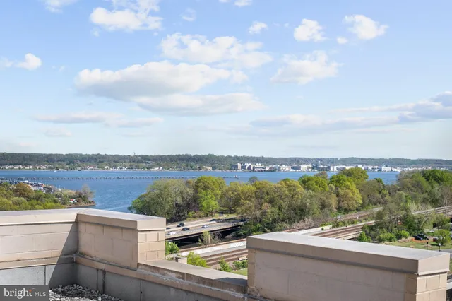 $799,000 | 3650 South Glebe Road, Unit 1050, Arlington, VA 22202