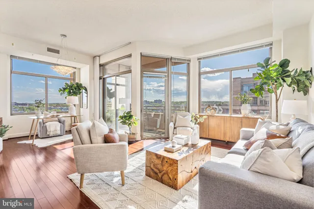 $799,000 | 3650 South Glebe Road, Unit 1050, Arlington, VA 22202