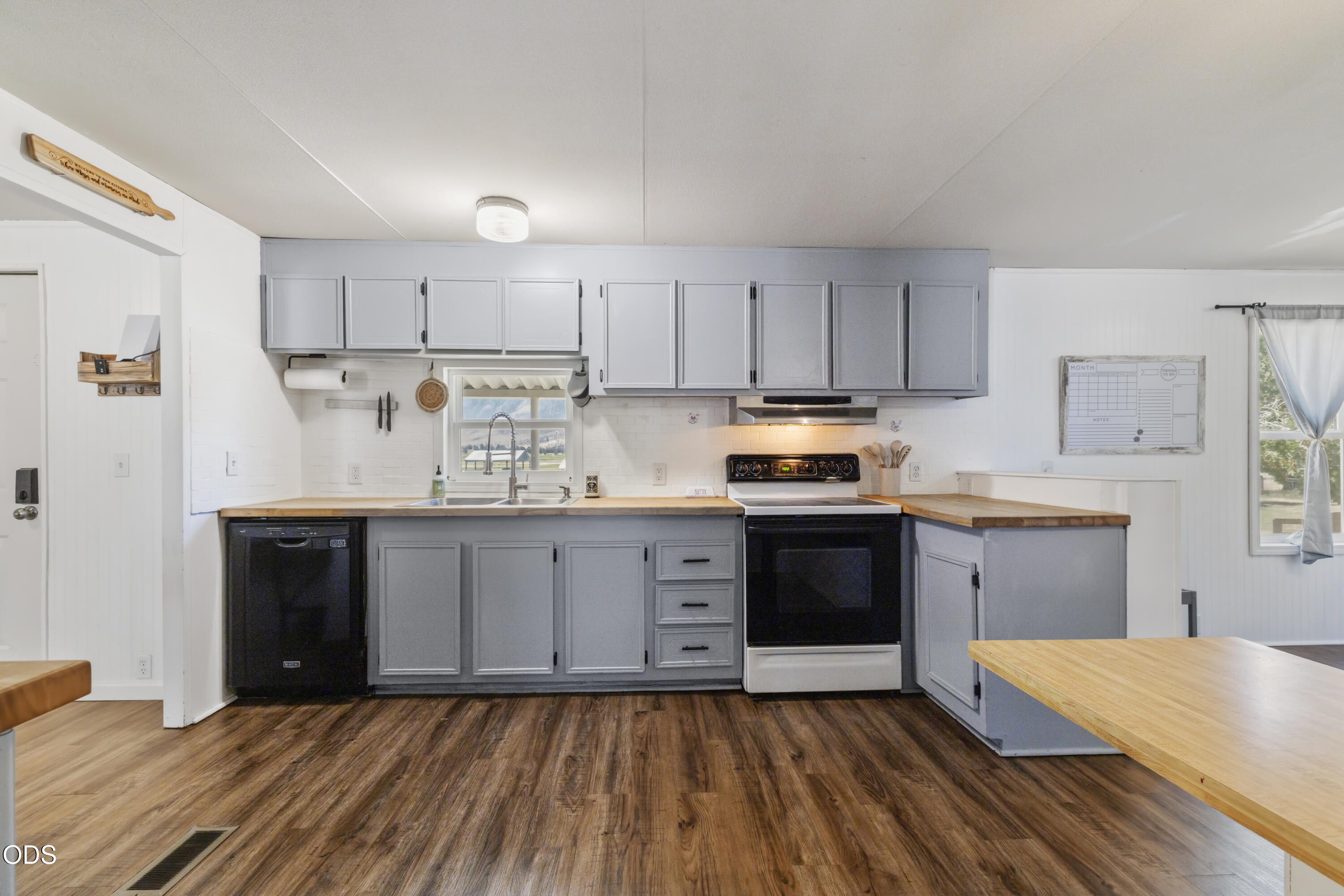 19223 North Poe Valley Road Klamath Falls, OR 97603 - Photo 12 of 58