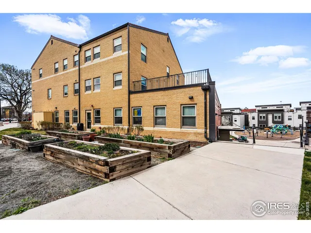$260,000 | 2835 West Parkside Place, Unit 305, Denver, CO 80221
