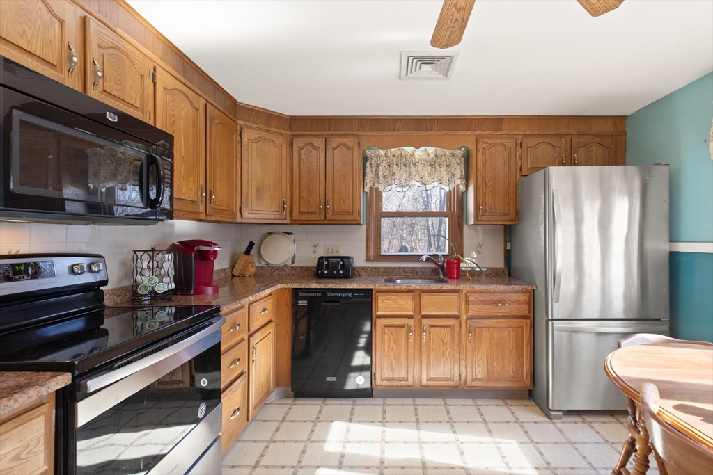 119 Bulfinch Road Lynn, MA 01902 - Photo 6 of 34 Gallery Image 6