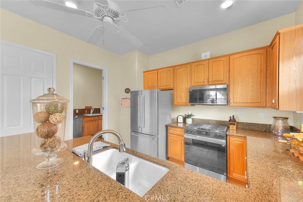 19360 Galloping Hill Road Apple Valley, CA 92308 - Photo 17 of 54