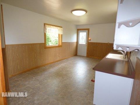 15476 West Nora Road Winslow, IL 61089 - Photo 4 of 23 a view of an empty room and window