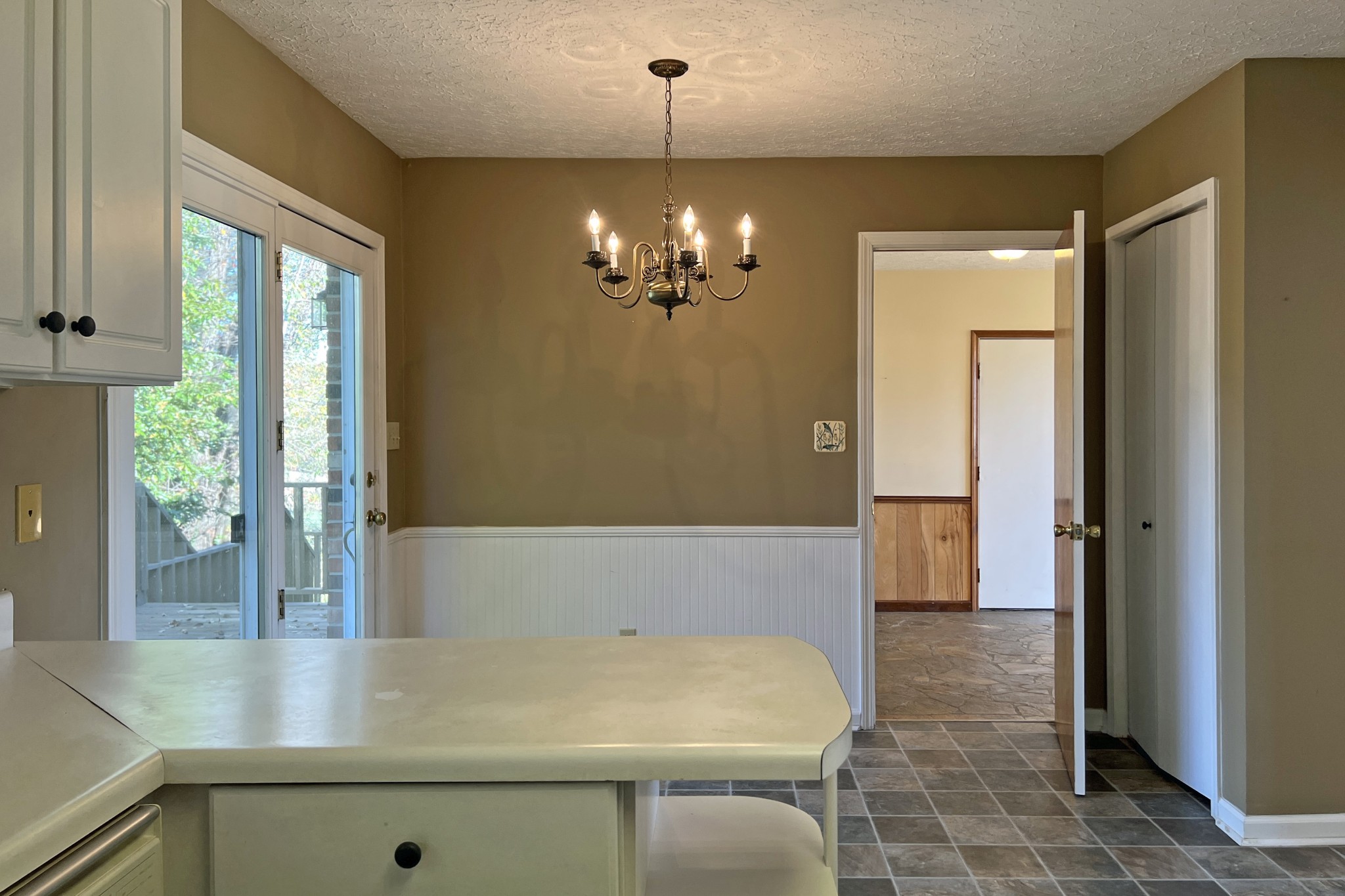 1015 Salem Road Franklin, KY 42134 - Photo 13 of 61 a view of a hallway with furniture and a chandelier