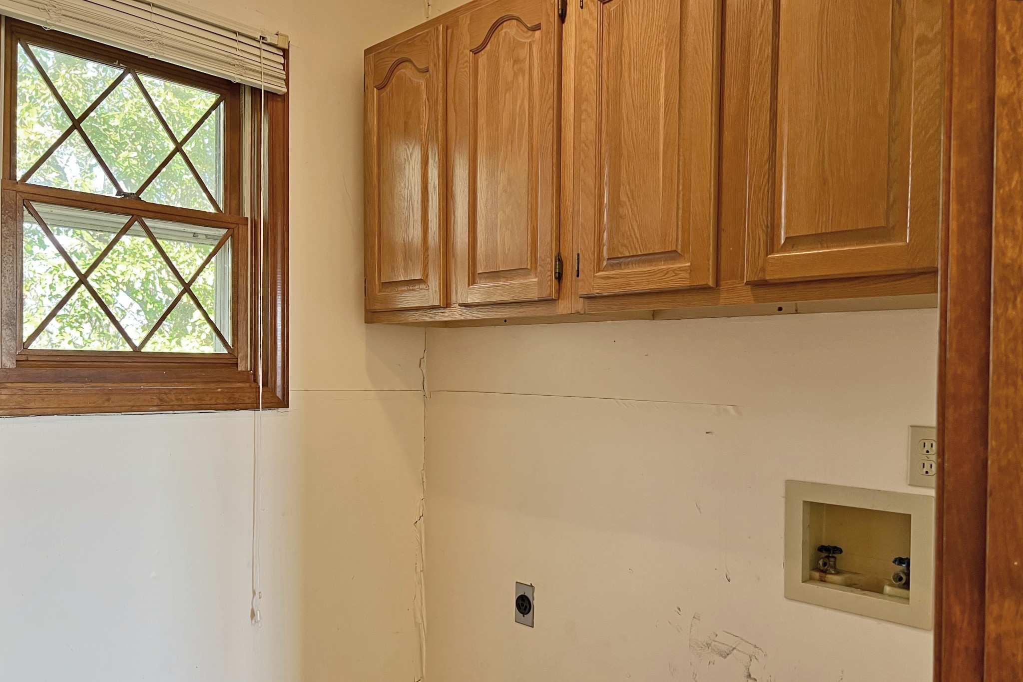 1015 Salem Road Franklin, KY 42134 - Photo 19 of 61 a view of a window in a room