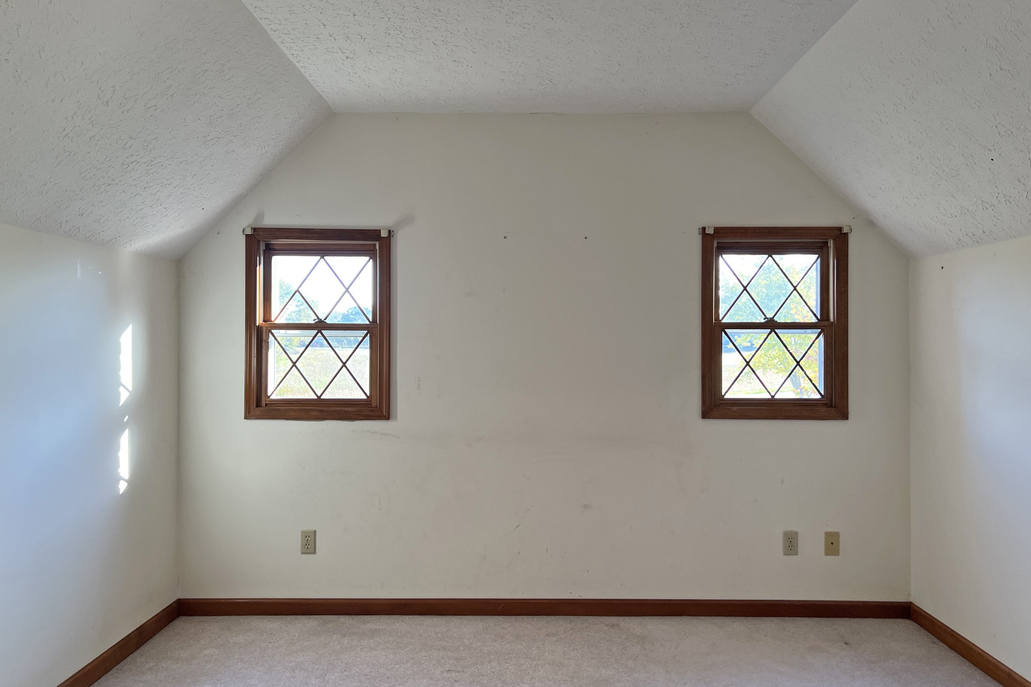 1015 Salem Road Franklin, KY 42134 - Photo 28 of 61 an empty room with windows and closet
