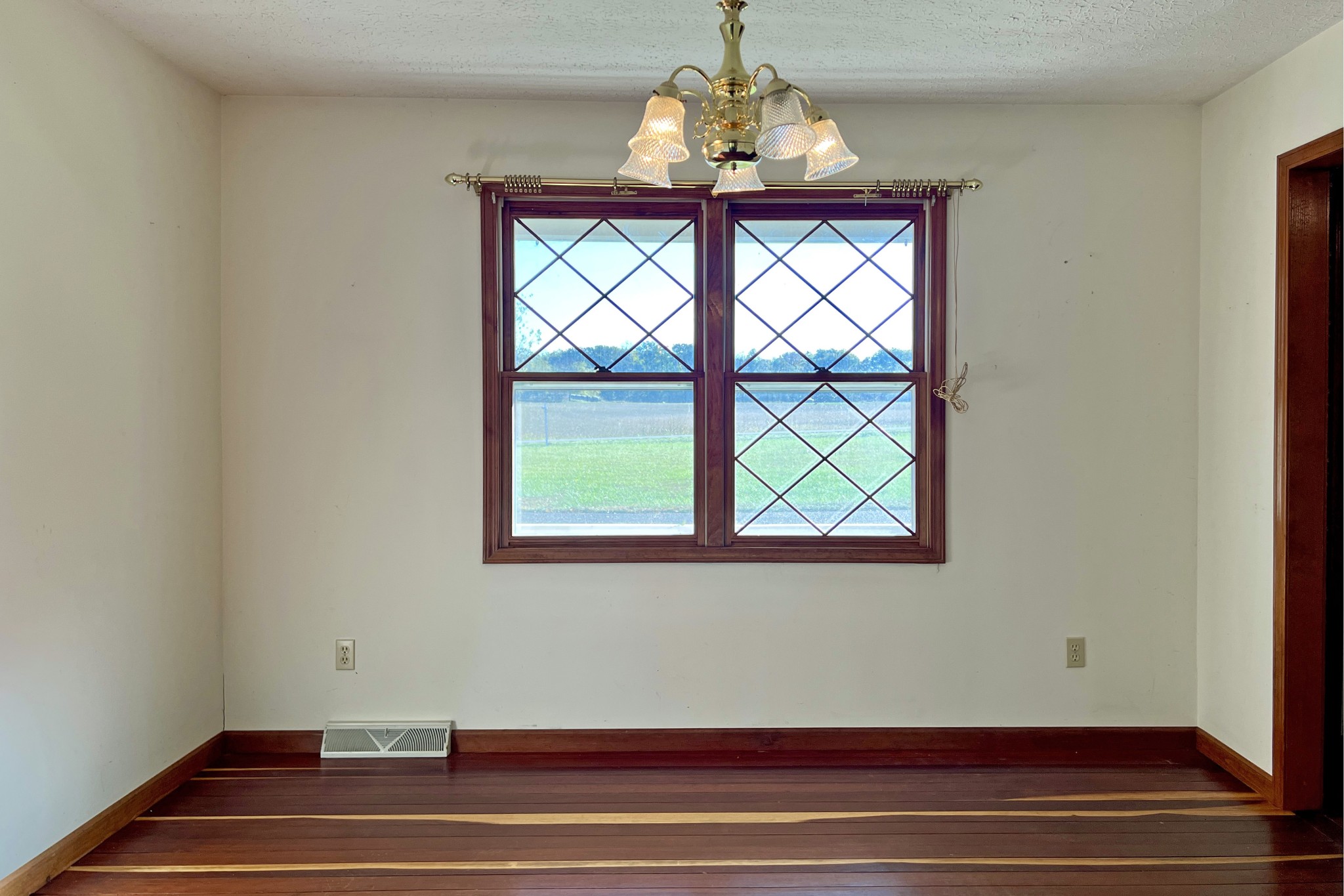 1015 Salem Road Franklin, KY 42134 - Photo 3 of 61 a room with a chandelier and a window