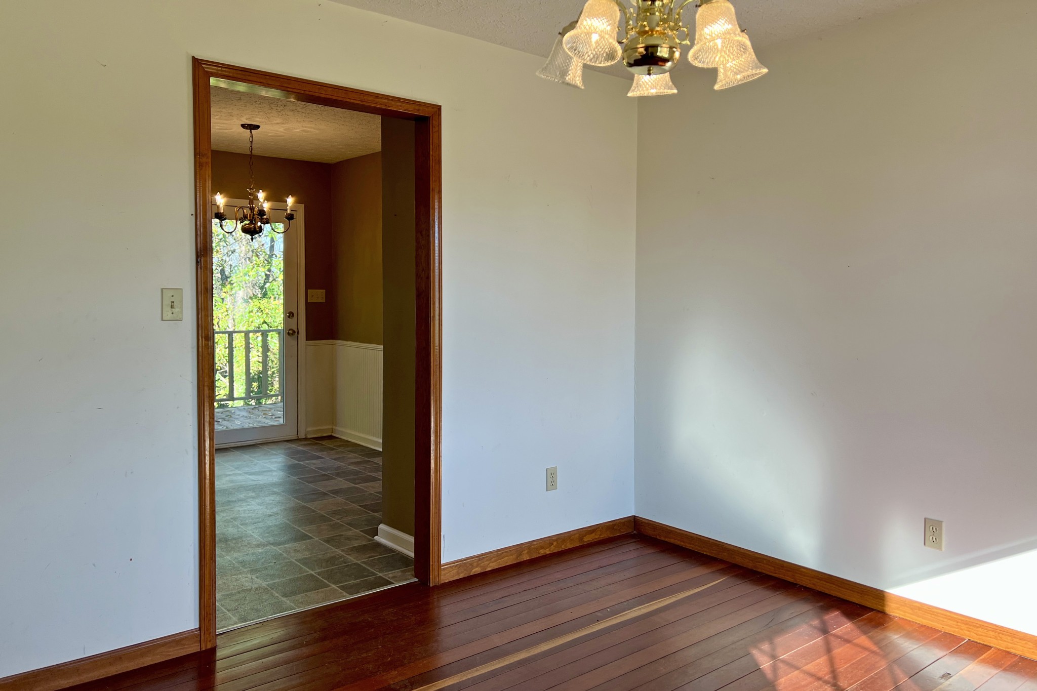 1015 Salem Road Franklin, KY 42134 - Photo 4 of 61 a view of a hallway with wooden floor