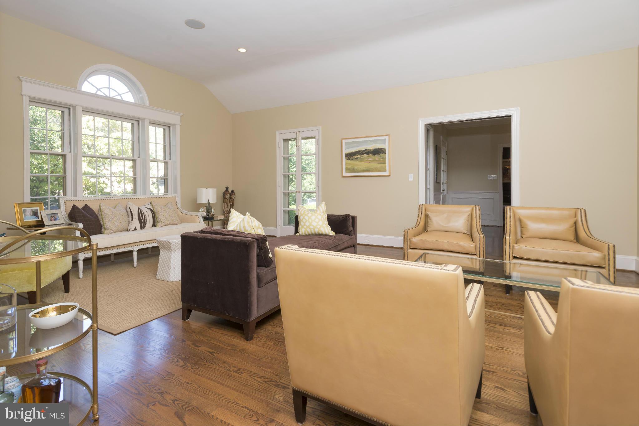 22 Buchanan Road Baltimore, MD 21212 - Photo 4 of 30 Living Room