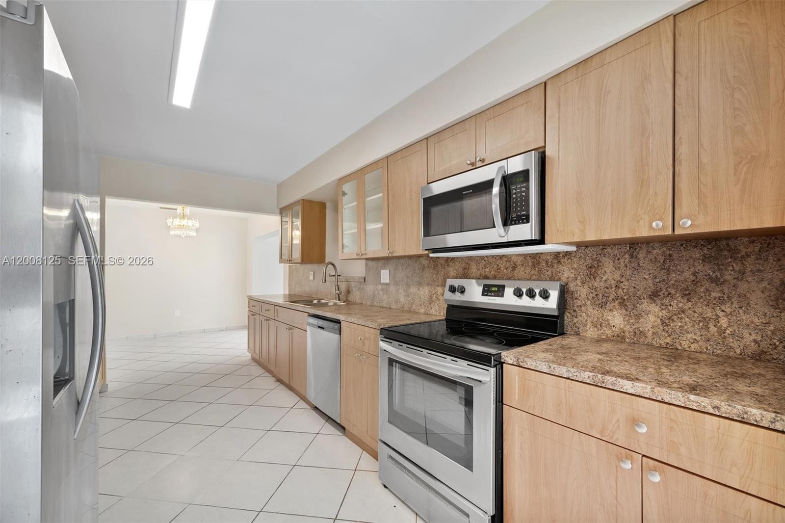10320 Southwest 38th Terrace Miami, FL 33165 - Photo 8 of 20