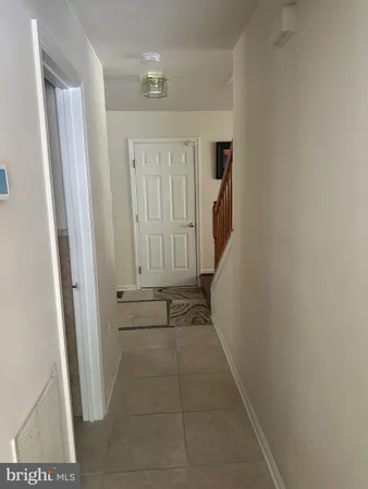 a view of entryway with window