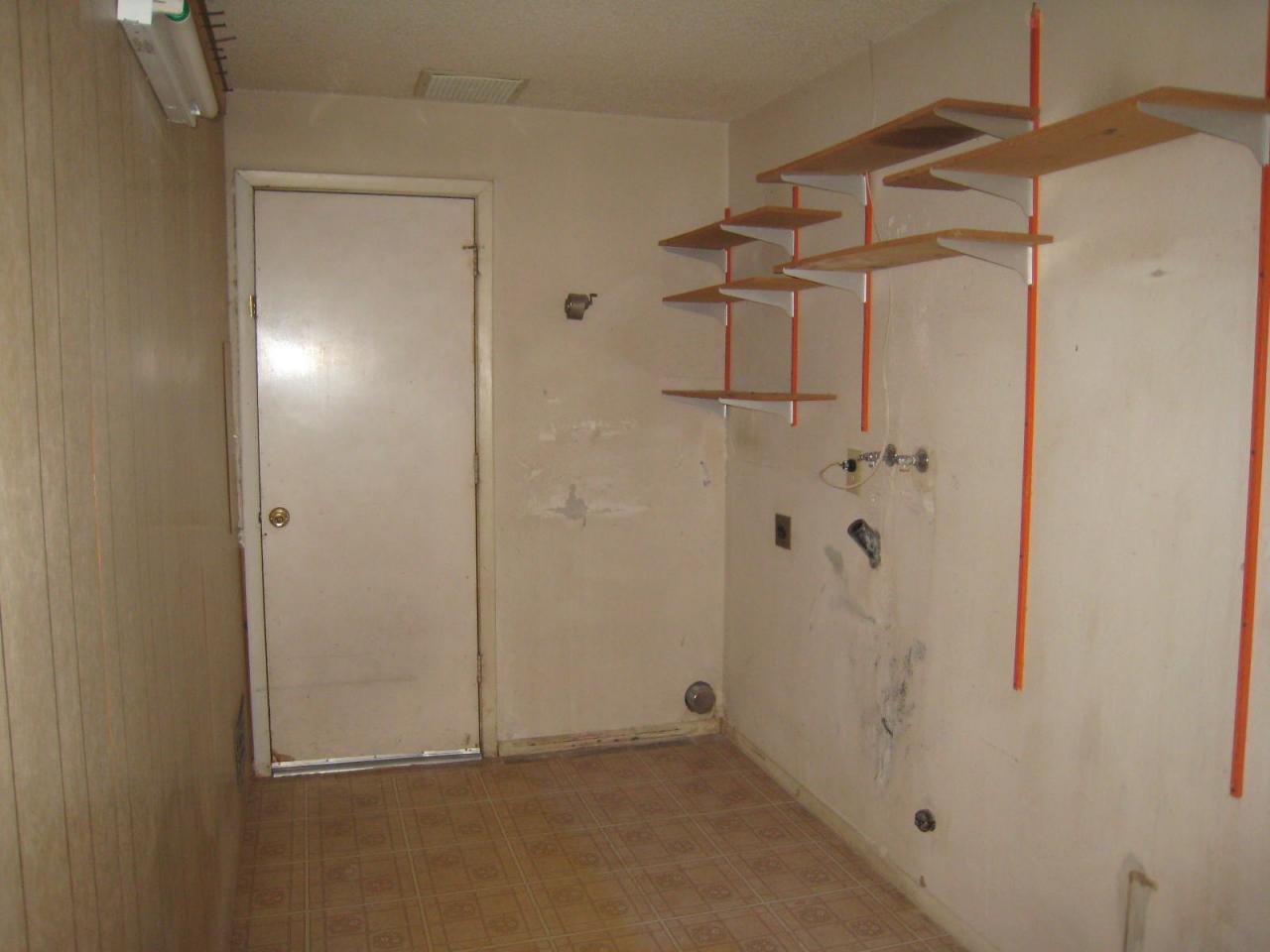 3314 East Nisbet Road Phoenix, AZ 85032 - Photo 6 of 25 Laundry Room