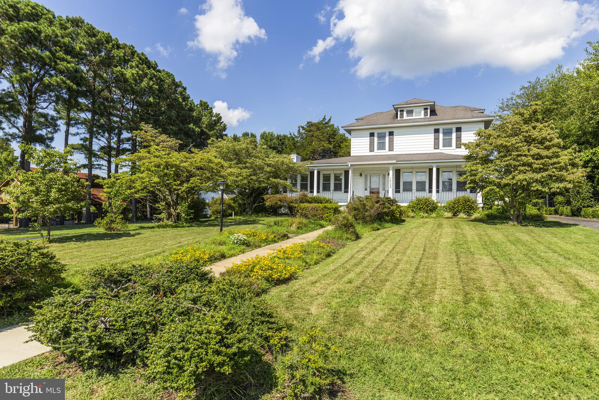 14236 Solomons Island Road South Solomons, MD 20688 - Photo 3 of 40 Landscaping