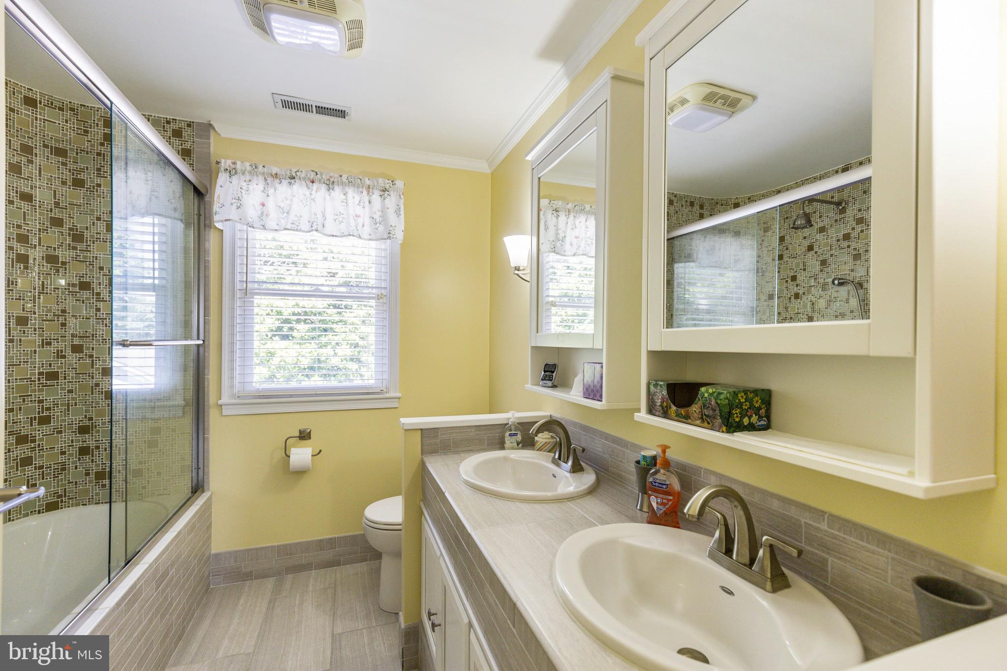 14236 Solomons Island Road South Solomons, MD 20688 - Photo 25 of 40 Full size bath on second level