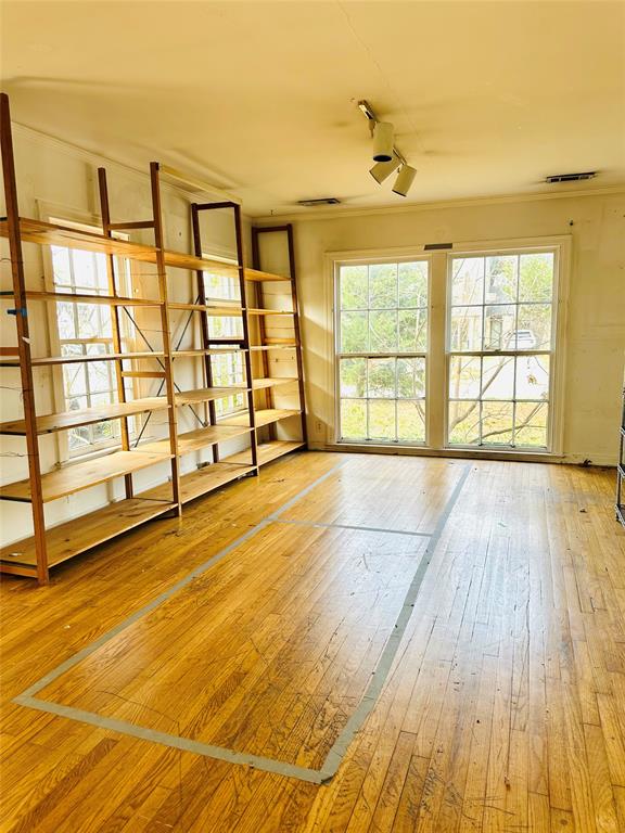 5114 Alcott Street Dallas, TX 75206 - Photo 5 of 24 Living Room