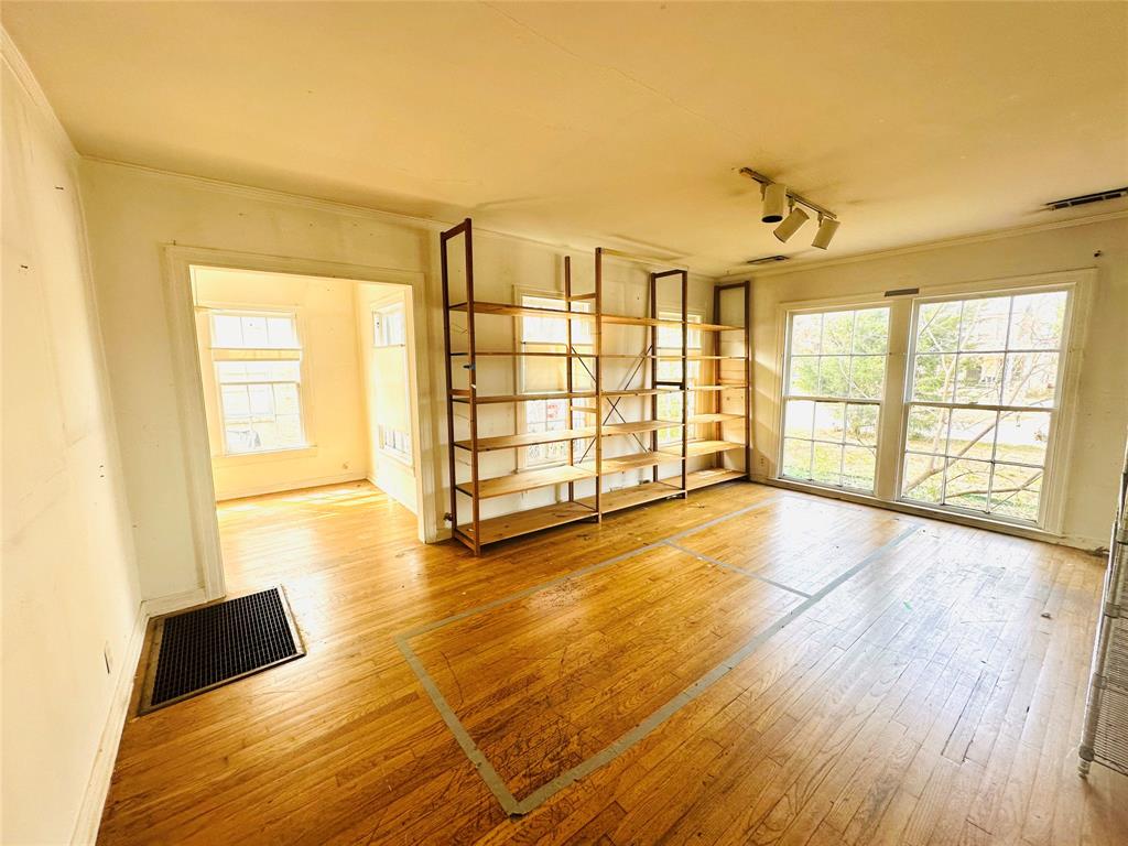 5114 Alcott Street Dallas, TX 75206 - Photo 6 of 24 Living Room