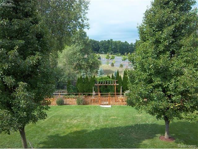 910 Plum Tree Lane Fenton, MI 48430 - Photo 27 of 37 27.jpg