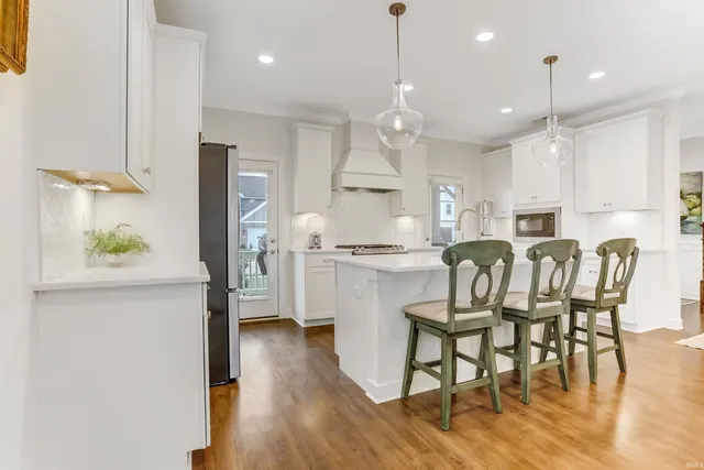 $599,900 | 5498 Abbe Wood Drive, Newburgh, IN 47630