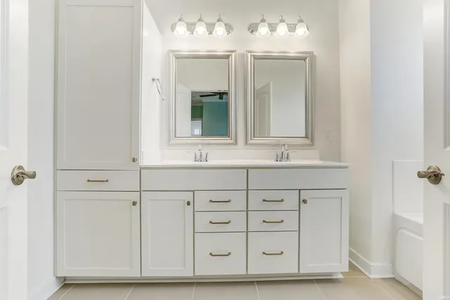 $599,900 | 5498 Abbe Wood Drive, Newburgh, IN 47630