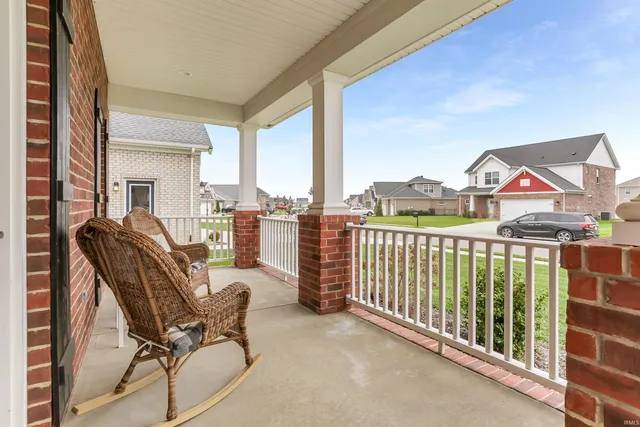 $599,900 | 5498 Abbe Wood Drive, Newburgh, IN 47630