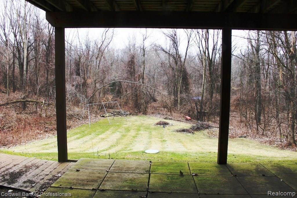 9075 Michigamme Road Clarkston, MI 48348 - Photo 6 of 33 Lower level patio from walkout.