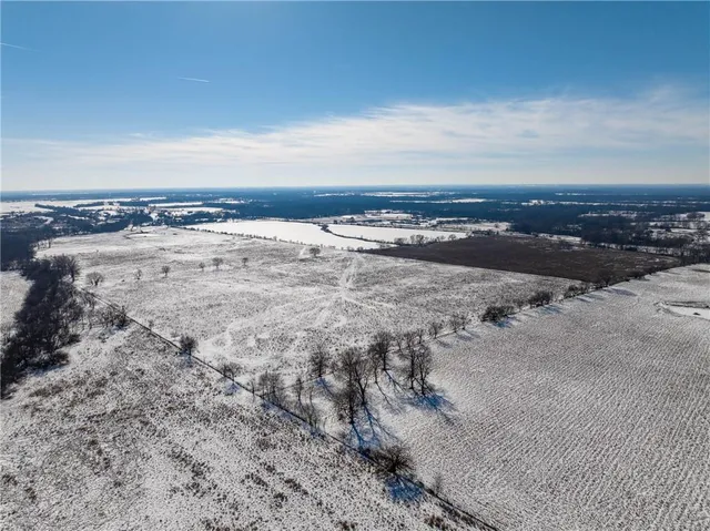 $1,390,000 | 29 Northeast 400 Road, Clinton, MO 64735