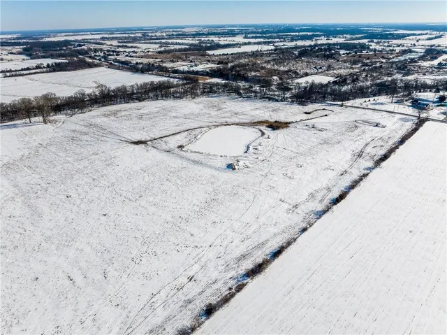 $1,390,000 | 29 Northeast 400 Road, Clinton, MO 64735
