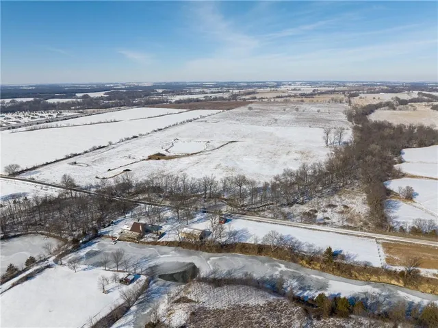 $1,390,000 | 29 Northeast 400 Road, Clinton, MO 64735