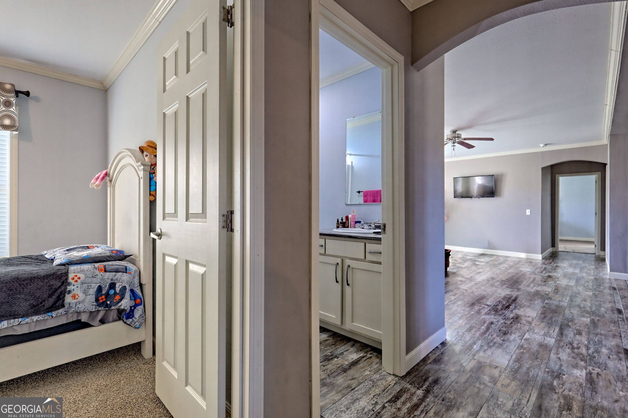42 Jones Creek Road Blairsville, GA 30512 - Photo 23 of 56 a view of a livingroom with wooden floor and closet