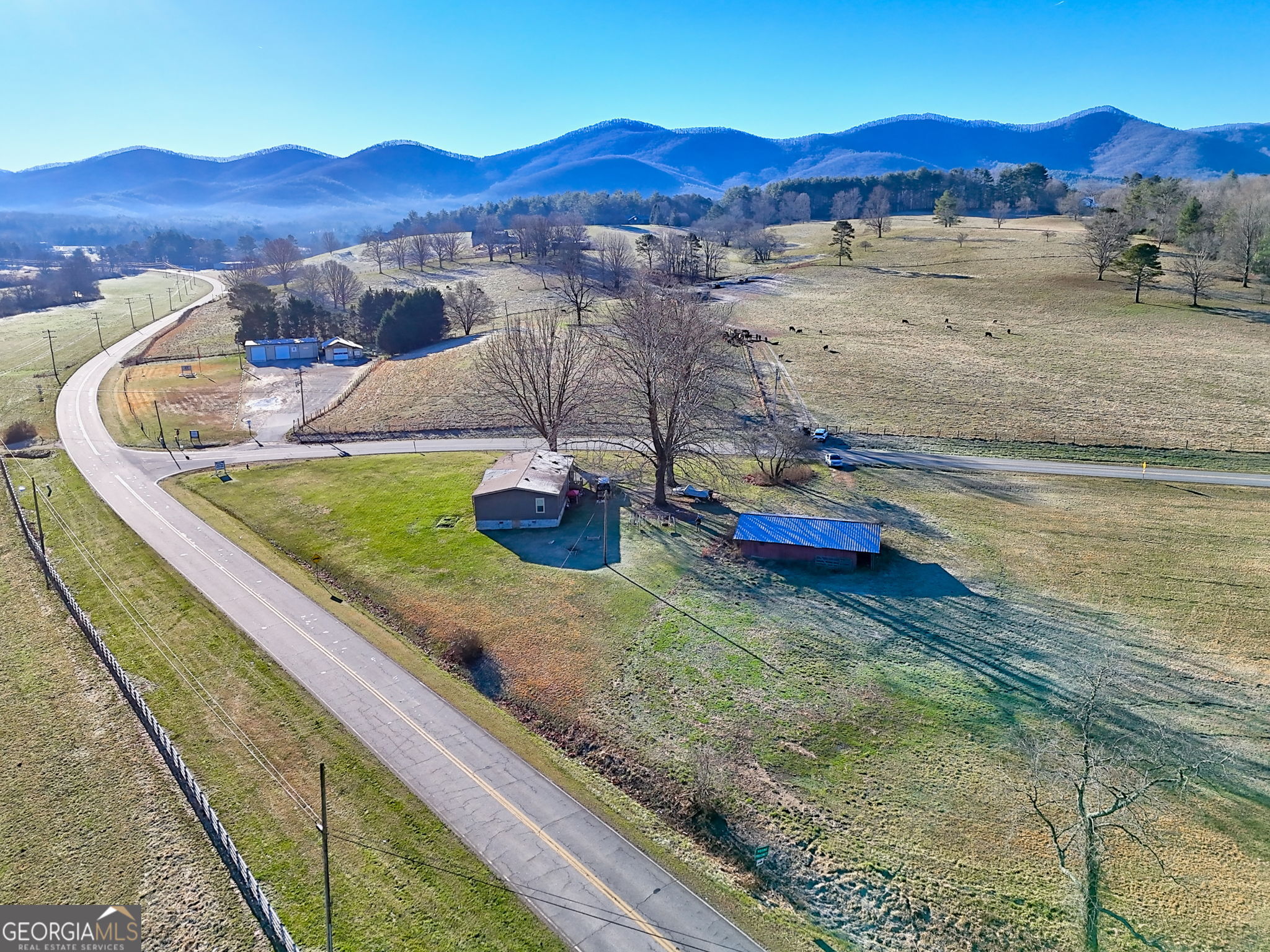 42 Jones Creek Road Blairsville, GA 30512 - Photo 9 of 56 a view of a backyard with a tub