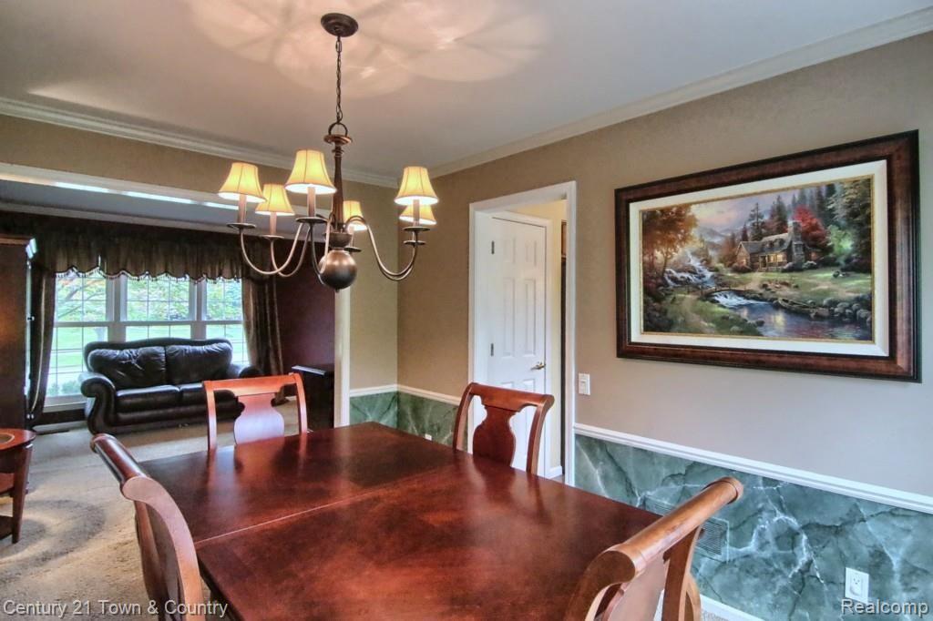 172 Grosvenor Drive Rochester, MI 48307 - Photo 11 of 38 Dining_Room_2nd_View.jpg