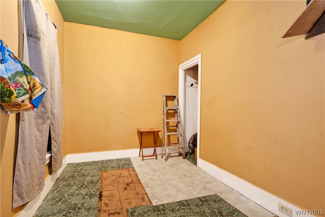 314 14th Street Buffalo, NY 14213 - Photo 12 of 37