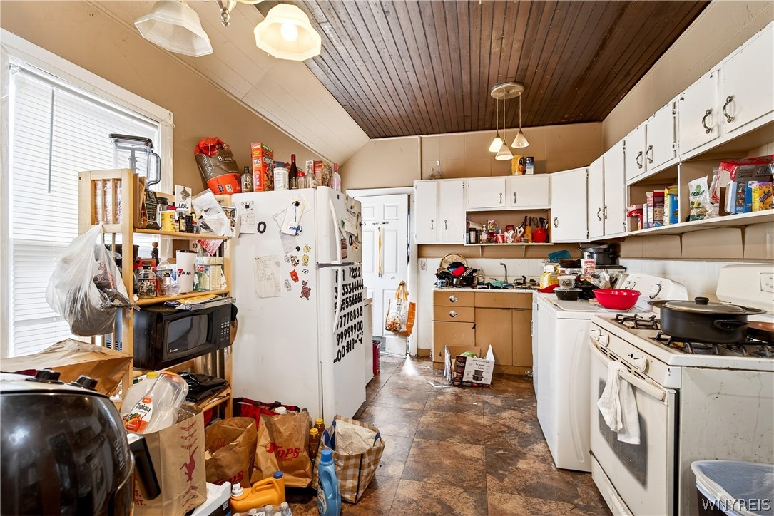 314 14th Street Buffalo, NY 14213 - Photo 13 of 37