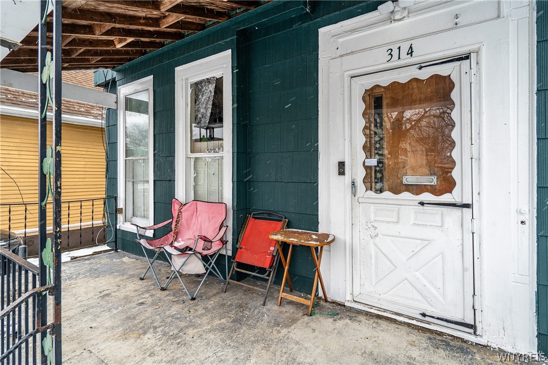 314 14th Street Buffalo, NY 14213 - Photo 4 of 37