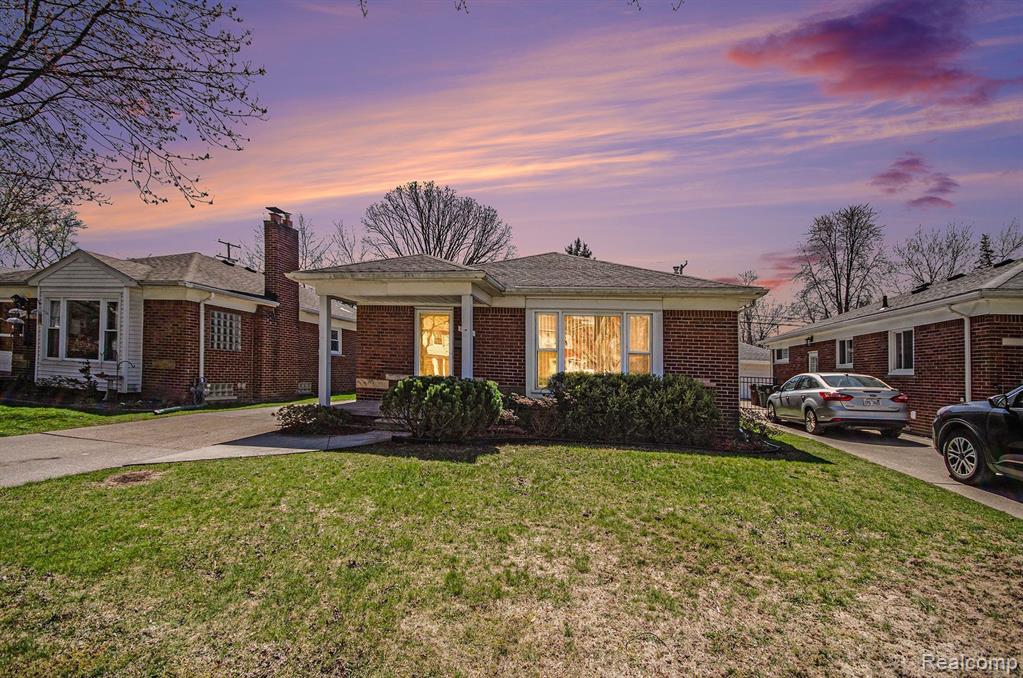 1855 Prestwick Road Grosse Pointe, MI 48236 - Photo 1 of 21
