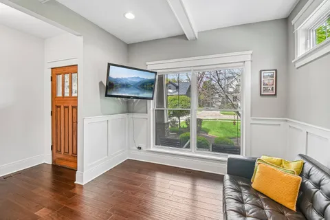 $1,250,000 | 507 North Avenue, Barrington, IL 60010
