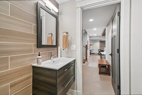 $1,250,000 | 507 North Avenue, Barrington, IL 60010