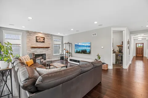 $1,250,000 | 507 North Avenue, Barrington, IL 60010