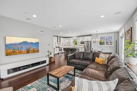 $1,250,000 | 507 North Avenue, Barrington, IL 60010