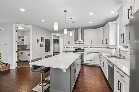 $1,250,000 | 507 North Avenue, Barrington, IL 60010