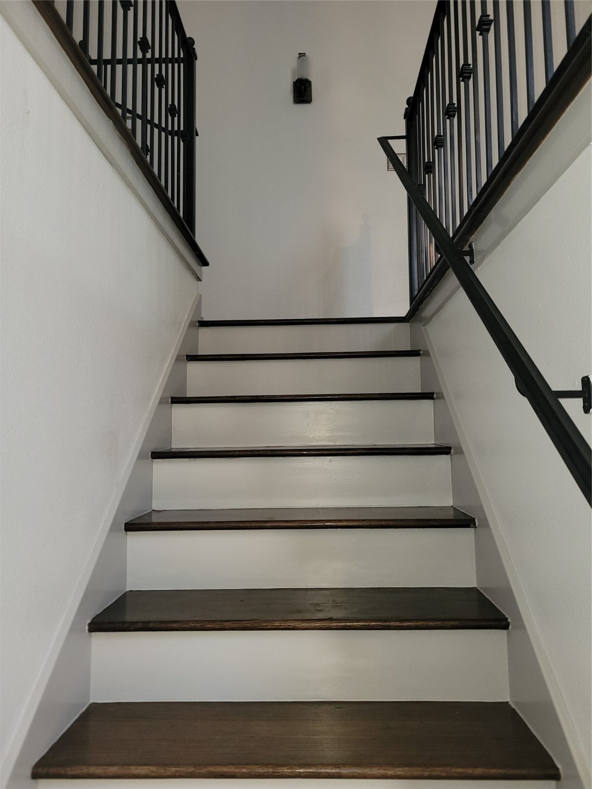 4914 Rose Street Houston, TX 77007 - Photo 12 of 36 a view of entryway