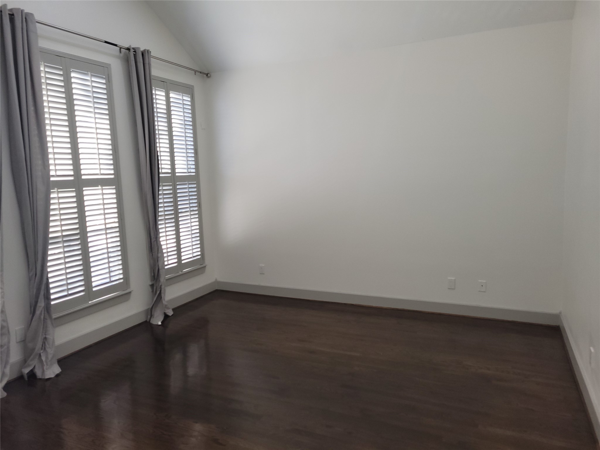 4914 Rose Street Houston, TX 77007 - Photo 20 of 36 an empty room with a window
