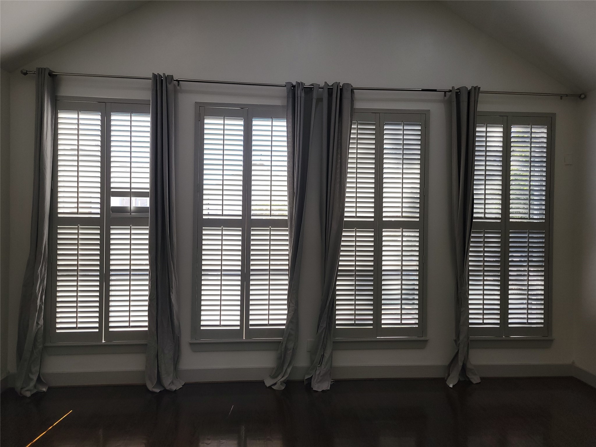 4914 Rose Street Houston, TX 77007 - Photo 21 of 36 an empty room with wooden floor and windows