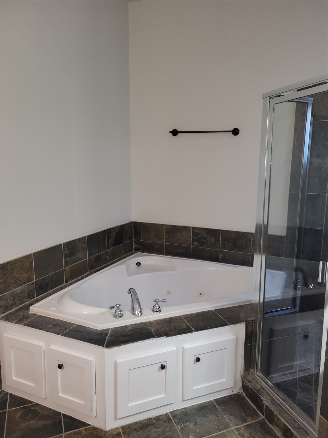 4914 Rose Street Houston, TX 77007 - Photo 25 of 36 a bathroom with a tub and a sink